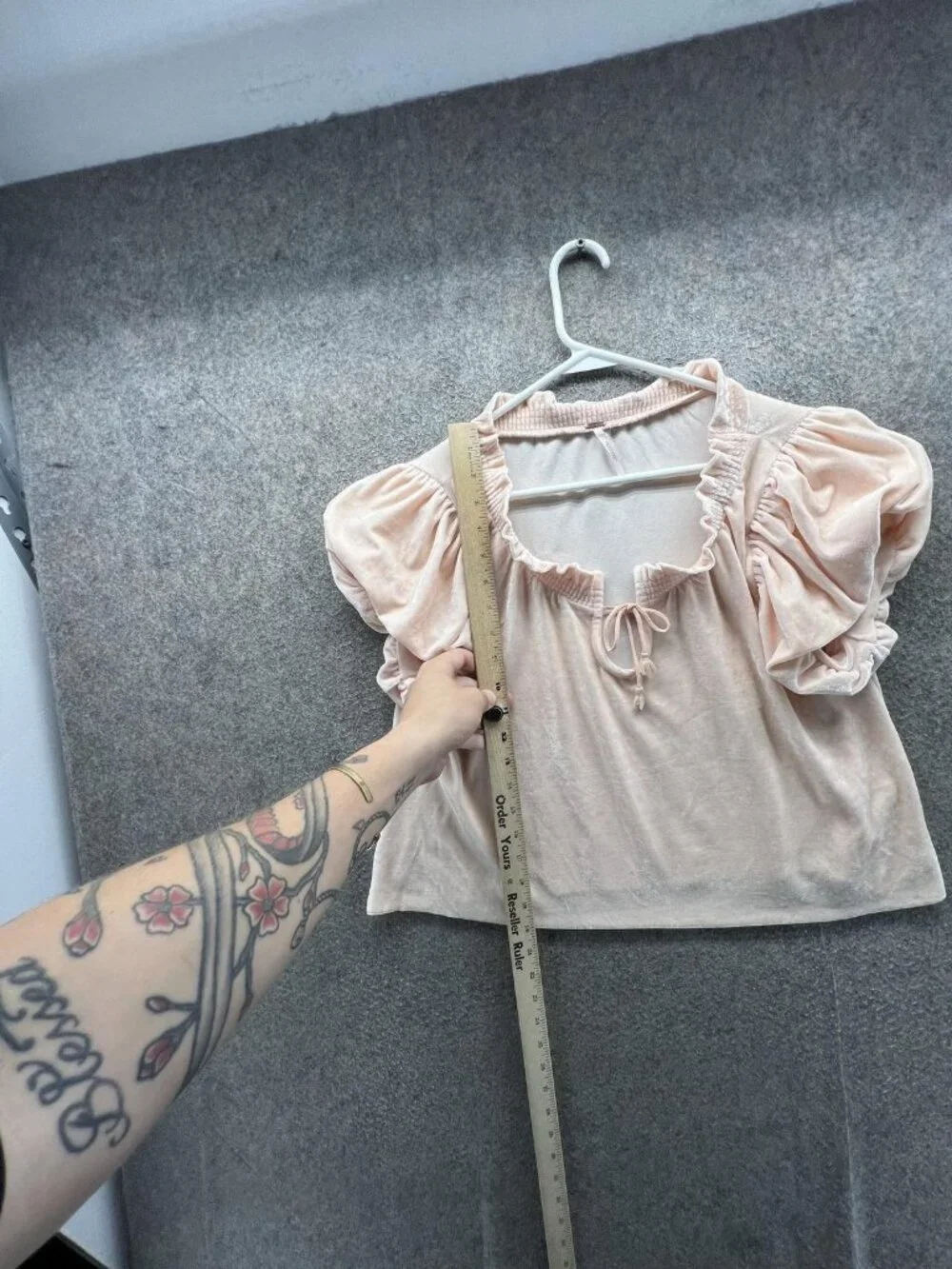 Free People Blouse Women XS Pink Velour Puff Sleeve Ruffle Scoop Neck Top